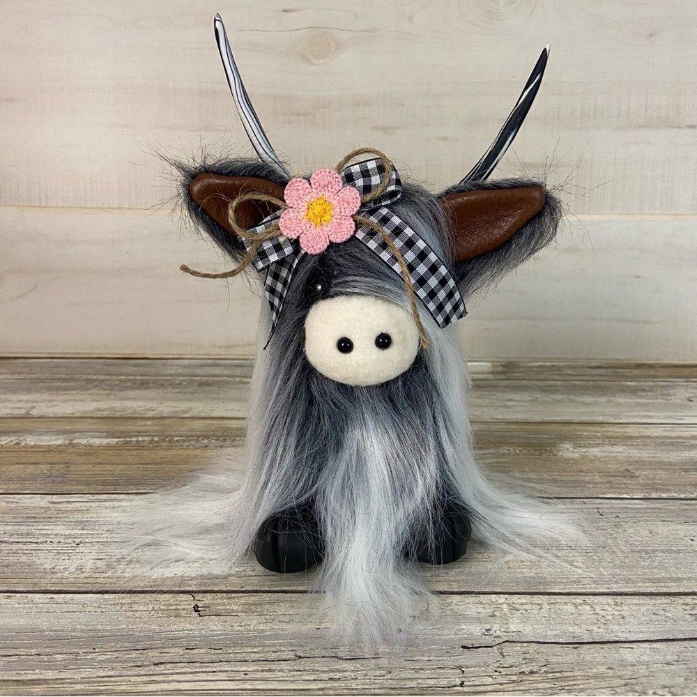 Highland Cow Gnome Faux Fur Pink Daisy Handmade Coo Tiered Tray Decor Farmhouse - Picture 3 of 11